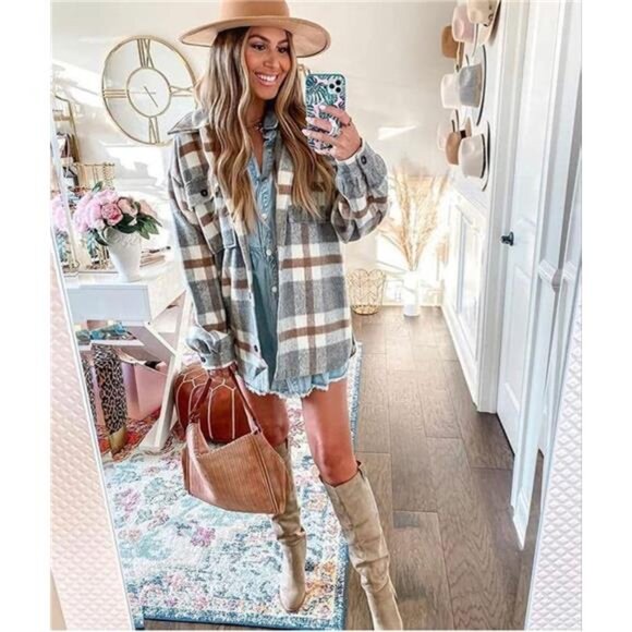 Plaid Shacket: Long Sleeve Button-Down Shirt Jacket with Side Pockets - Picture 5 of 7